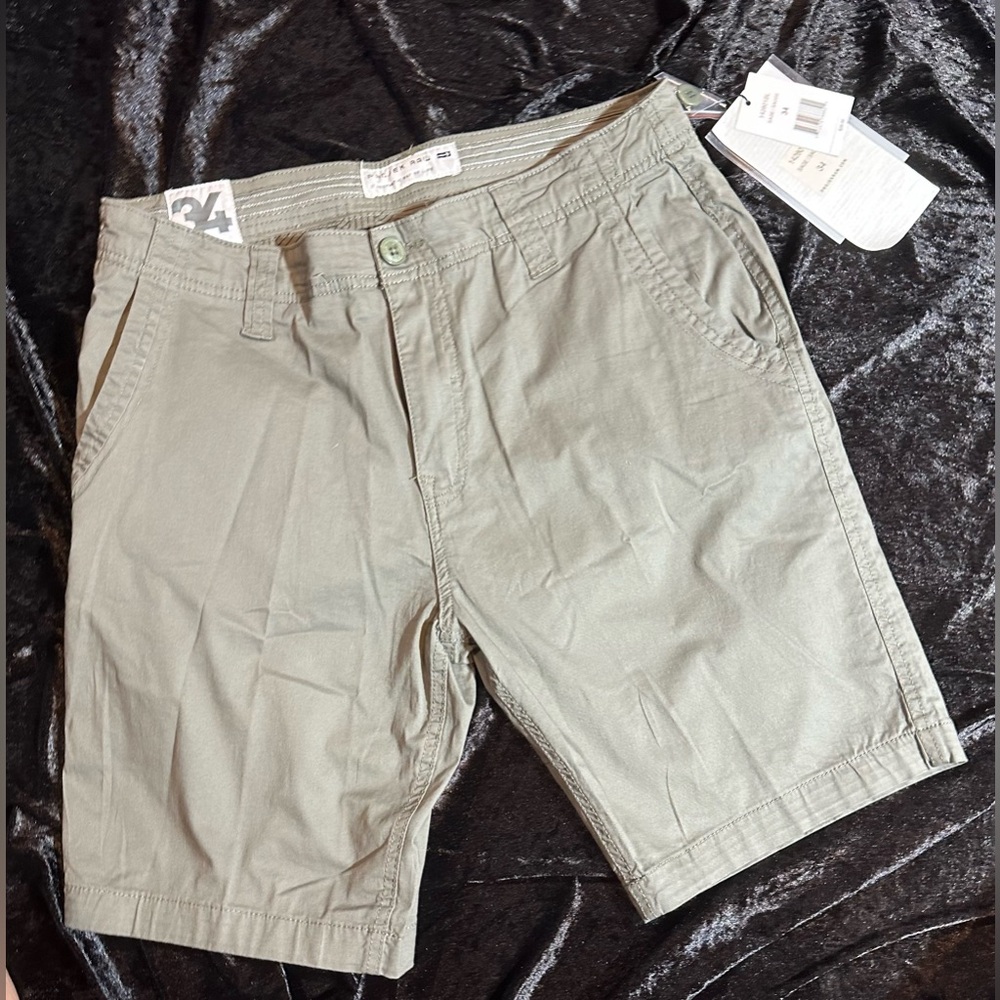 NWT- Size 34- Men’s Shorts